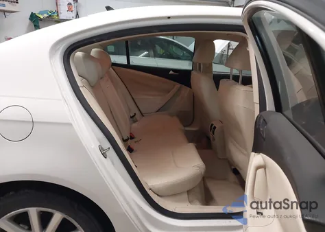 2010 Volkswagen Passat Komfort из США, поврежденный, VIN WVWJK7AN1AE068166